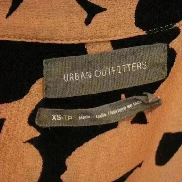 Urban Outfitters Daisy Print Midi Dress Black/Tan Short Sleeve Size XS - Picture 4 of 9